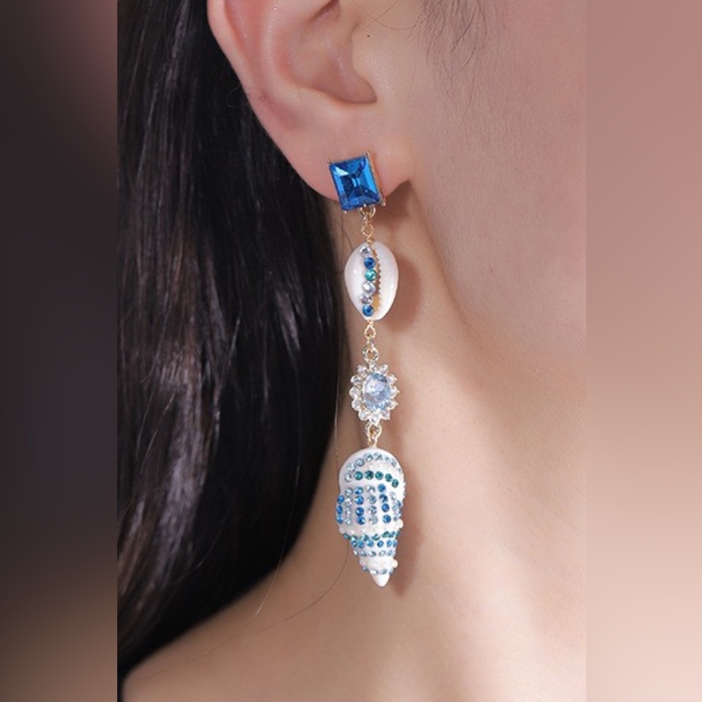 Blue Rhinestone Sea Shell Necklace and Earring Set - Picture 3 of 5